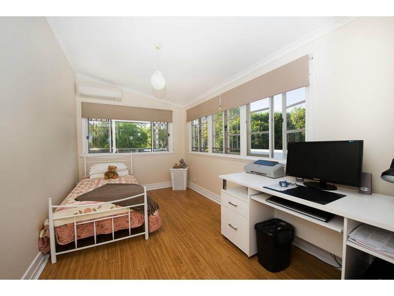 26 Davies Street, Oxley QLD 4075