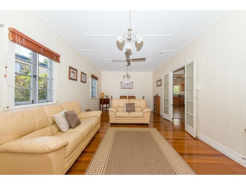 26 Davies Street, Oxley QLD 4075