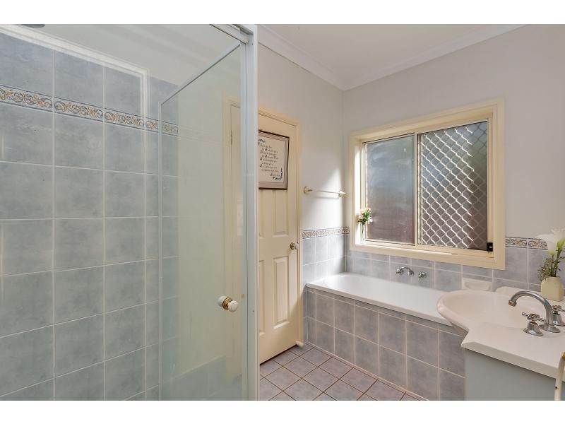 24 Paton Crescent, Forest Lake QLD 4078