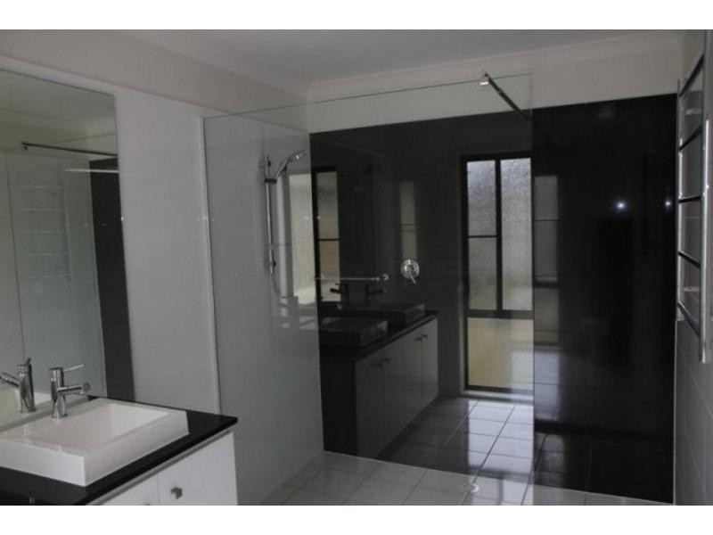 751 Oxley Road, Corinda QLD 4075