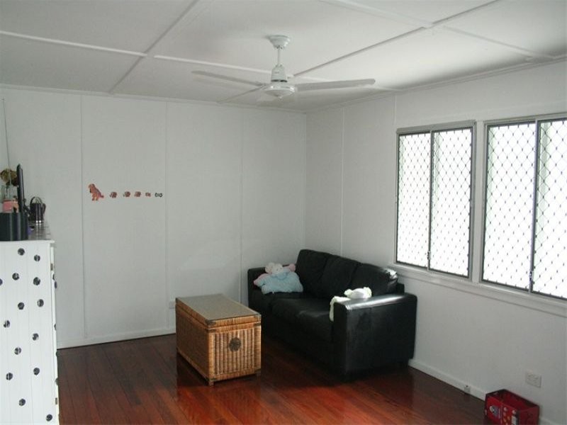 Oxley QLD 4075