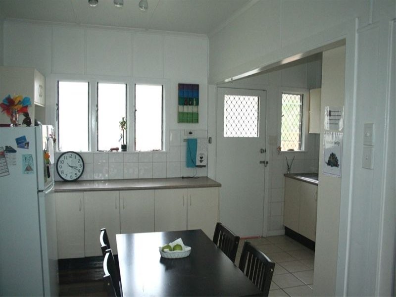 Oxley QLD 4075