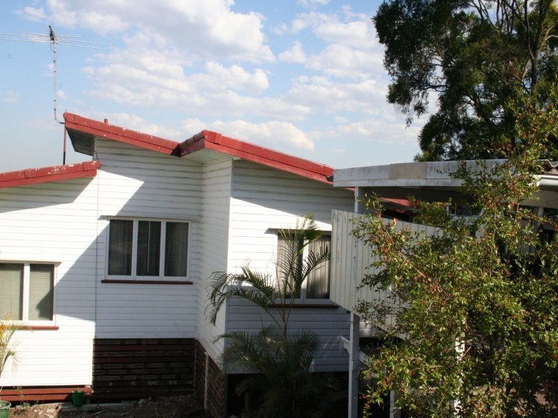 Oxley QLD 4075