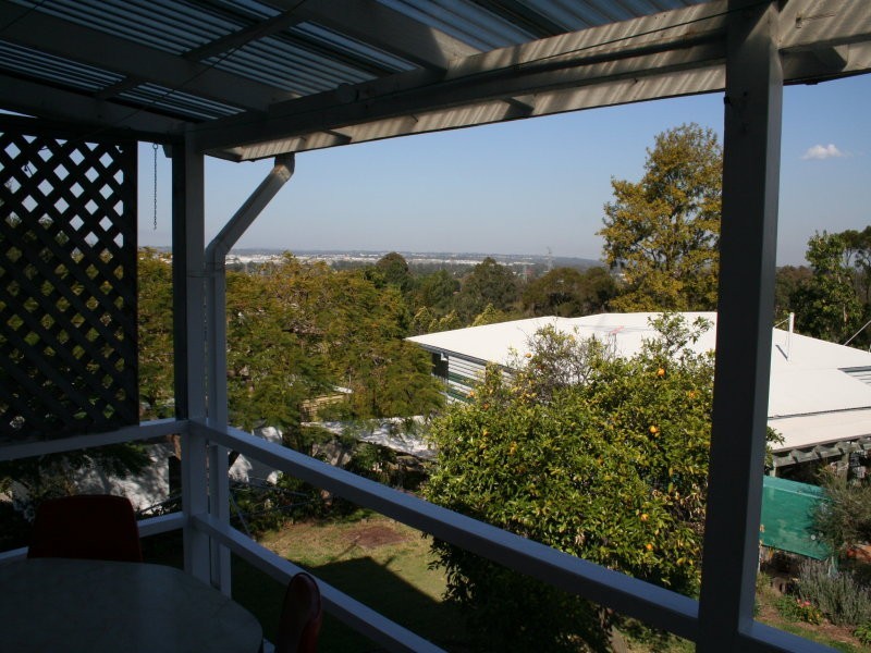 Oxley QLD 4075