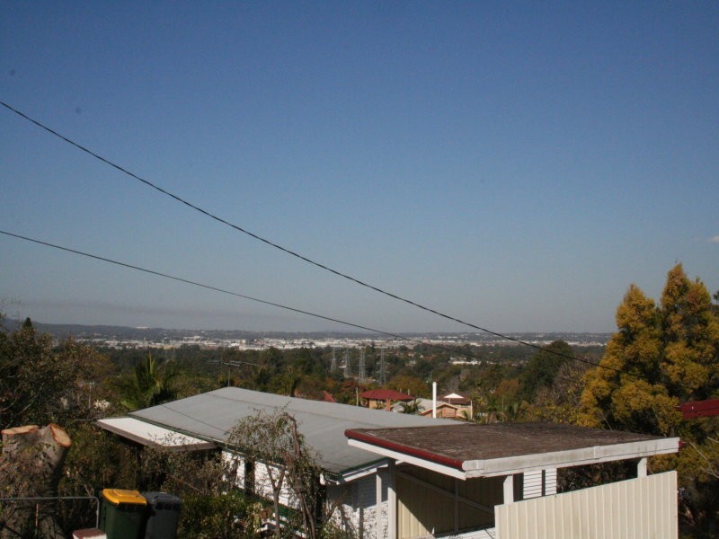 Oxley QLD 4075