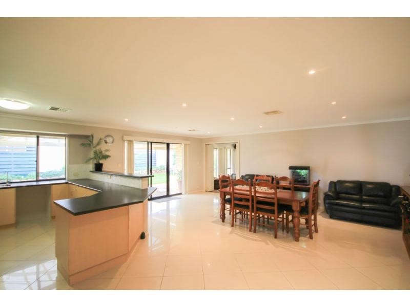 12 Rose Crescent, Mclaren Flat SA 5171