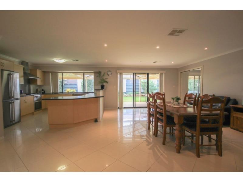 12 Rose Crescent, Mclaren Flat SA 5171