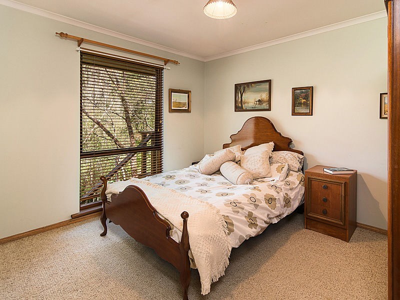 22 Cave Avenue, Bridgewater SA 5155