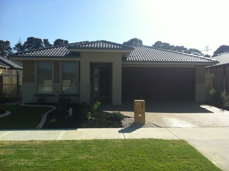 104 Melissa Way, Pakenham VIC 3810