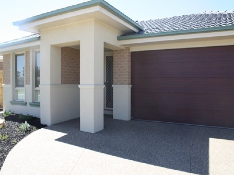 104 Melissa Way, Pakenham VIC 3810