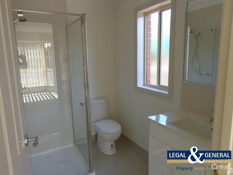 2/10 Princes Highway. Pakenham Street, Pakenham VIC 3810