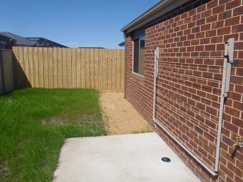 12 Whipbird Court, Pakenham VIC 3810