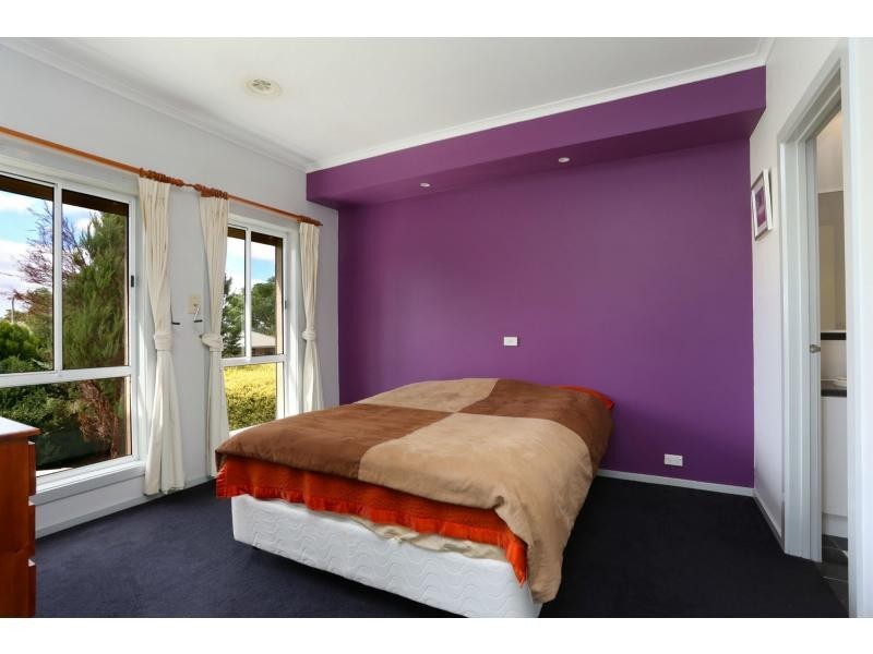 5 Jarryd Crescent, Berwick VIC 3806