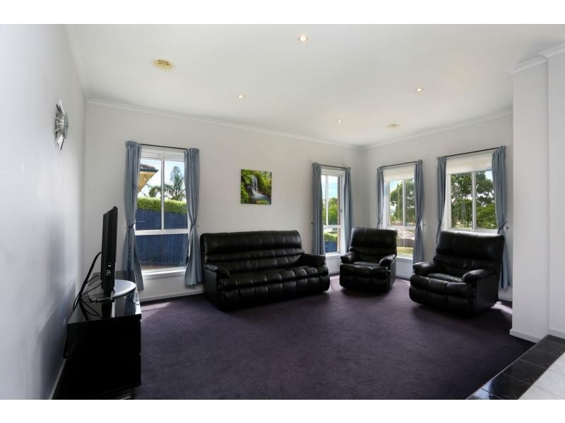 5 Jarryd Crescent, Berwick VIC 3806