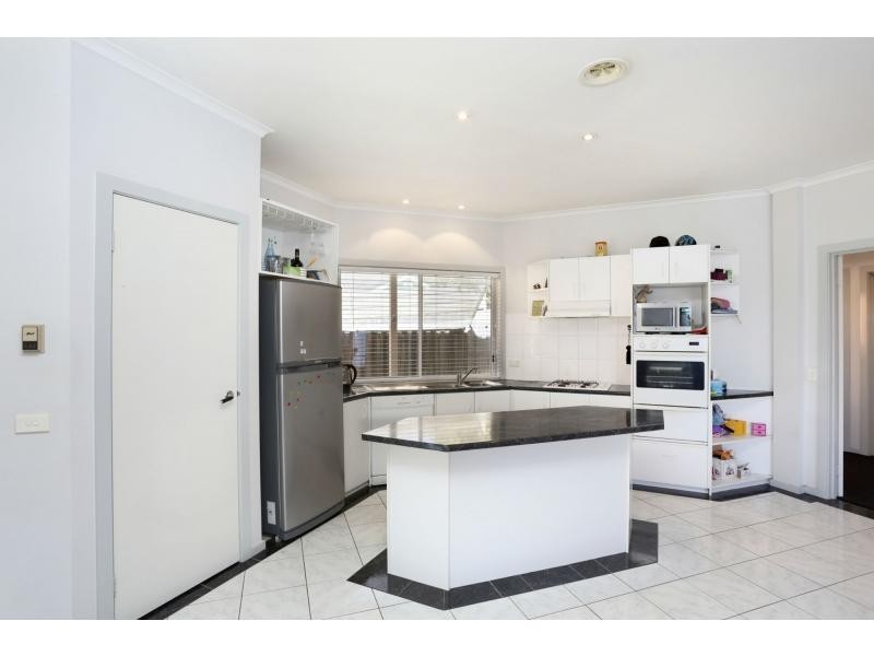 5 Jarryd Crescent, Berwick VIC 3806