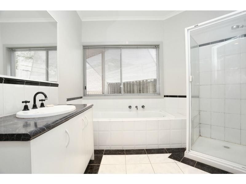 5 Jarryd Crescent, Berwick VIC 3806