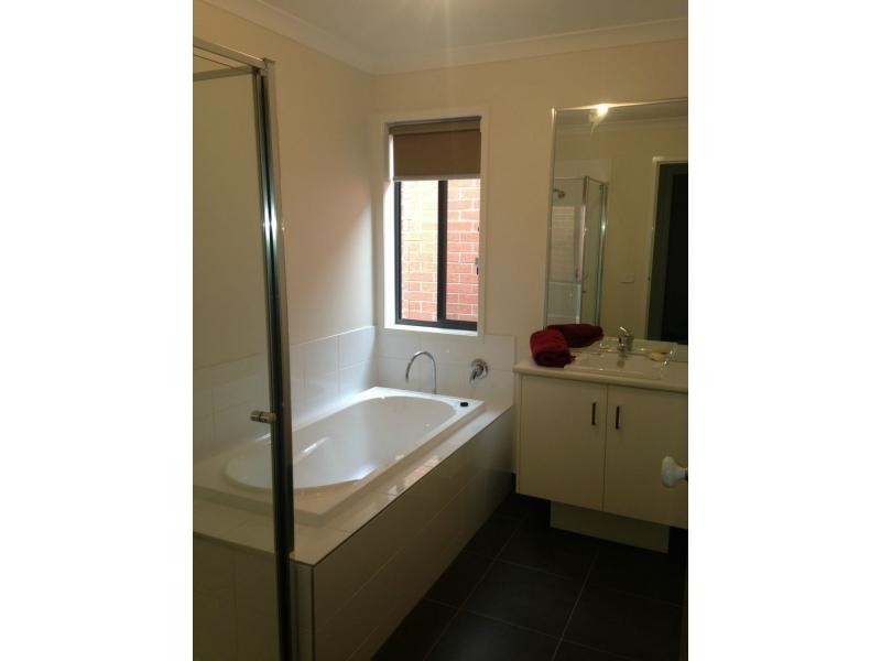 Clyde North VIC 3978