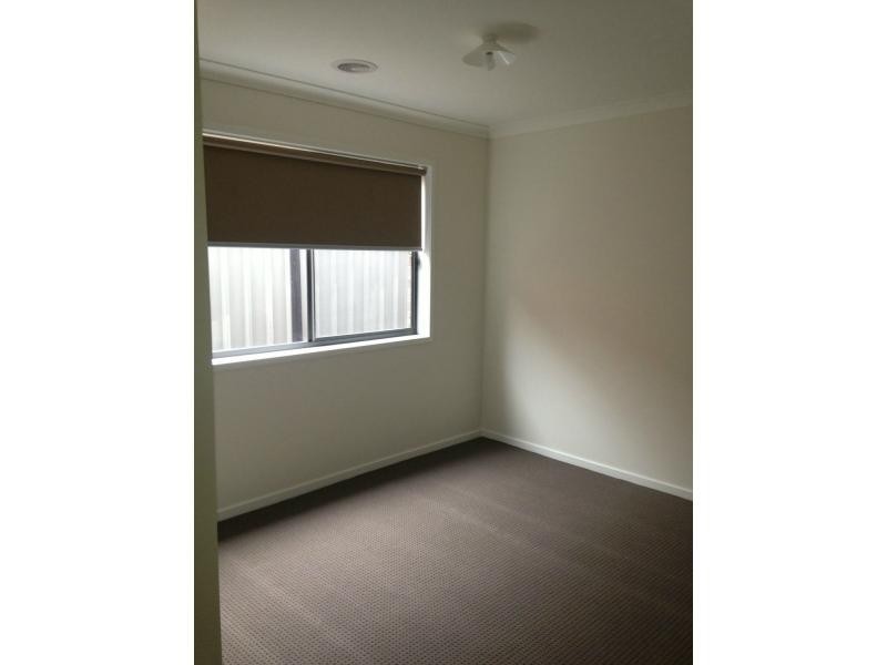 Clyde North VIC 3978