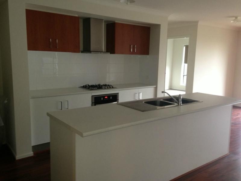 Clyde North VIC 3978