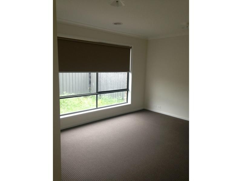 Clyde North VIC 3978