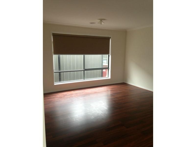 Clyde North VIC 3978