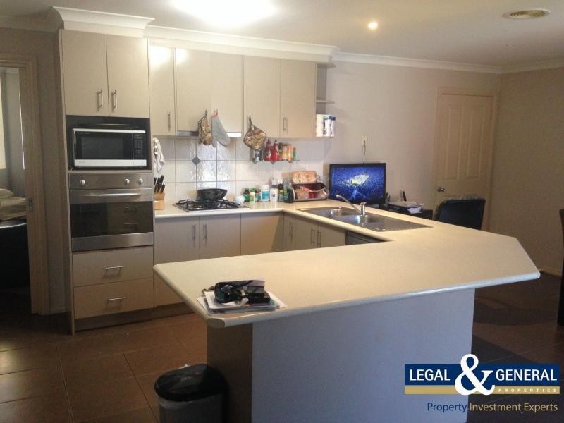 35 Meadowlands Way, Berwick VIC 3806