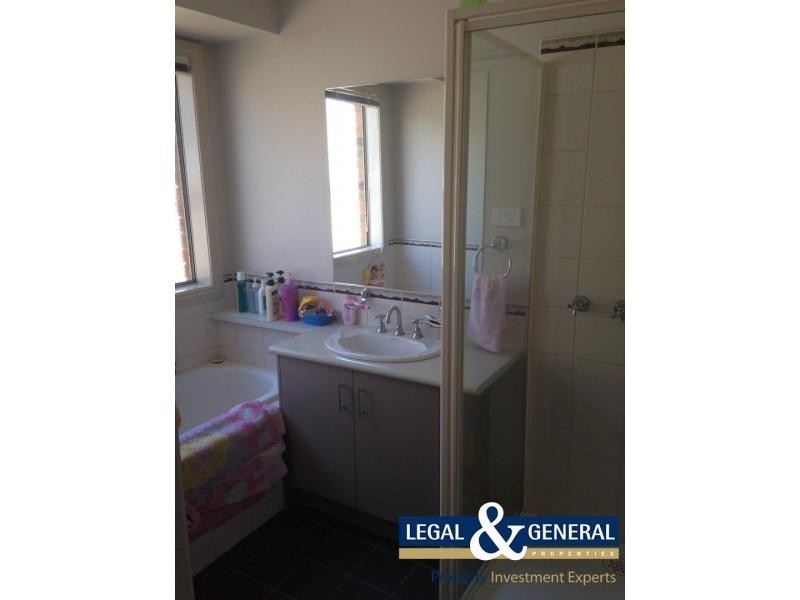 35 Meadowlands Way, Berwick VIC 3806