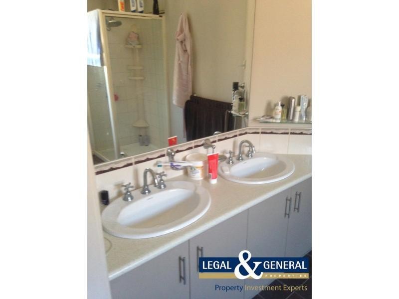 35 Meadowlands Way, Berwick VIC 3806