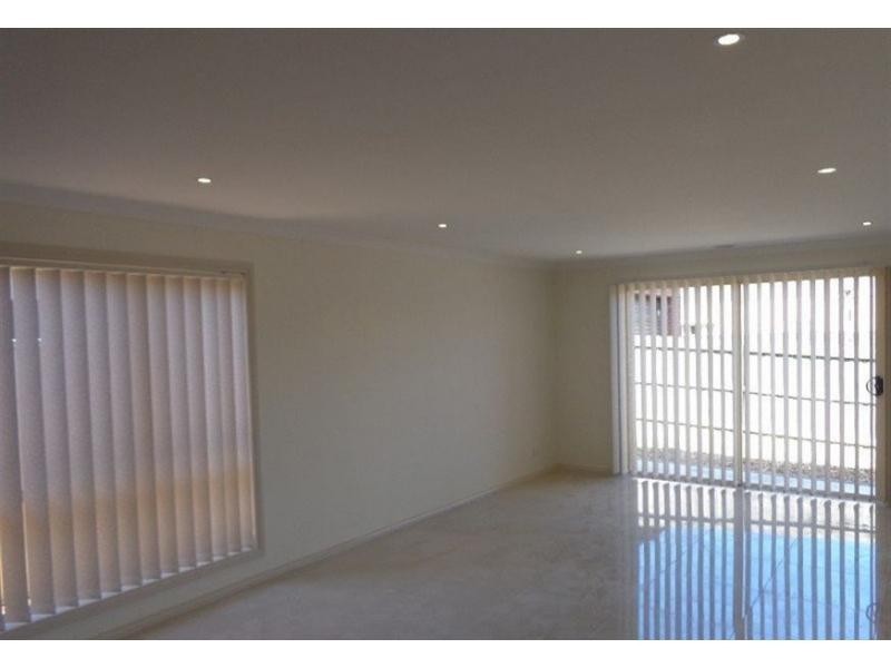 3/10 Princes Highway, Pakenham VIC 3810