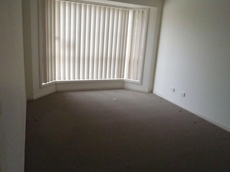 3/10 Princes Highway, Pakenham VIC 3810