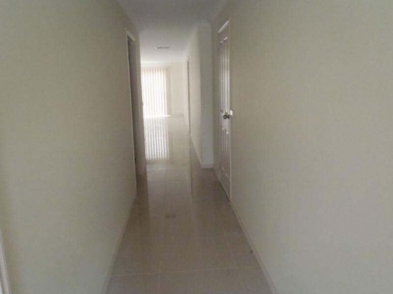 3/10 Princes Highway, Pakenham VIC 3810