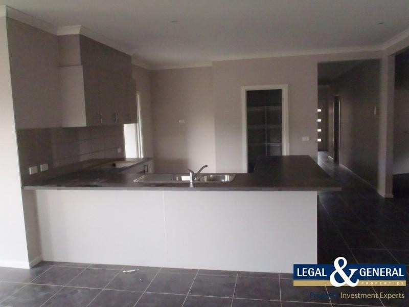 27 Harrison Way, Pakenham VIC 3810