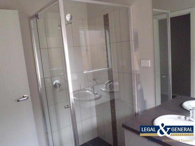 27 Harrison Way, Pakenham VIC 3810