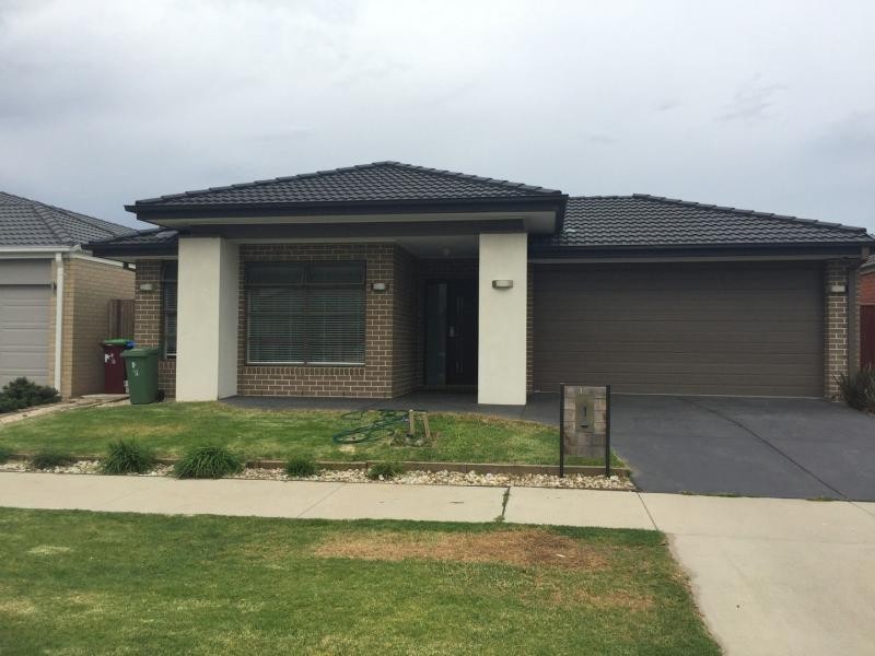 Clyde North VIC 3978