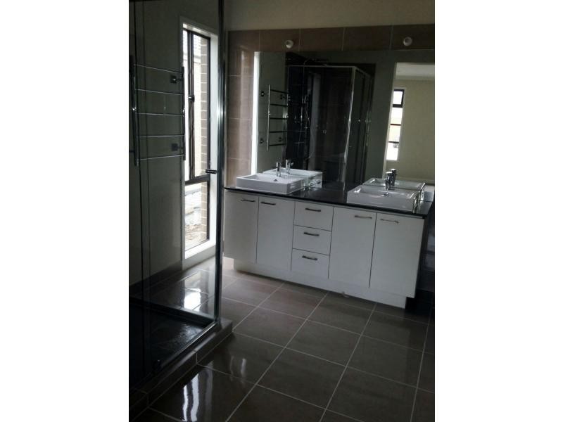 Clyde North VIC 3978