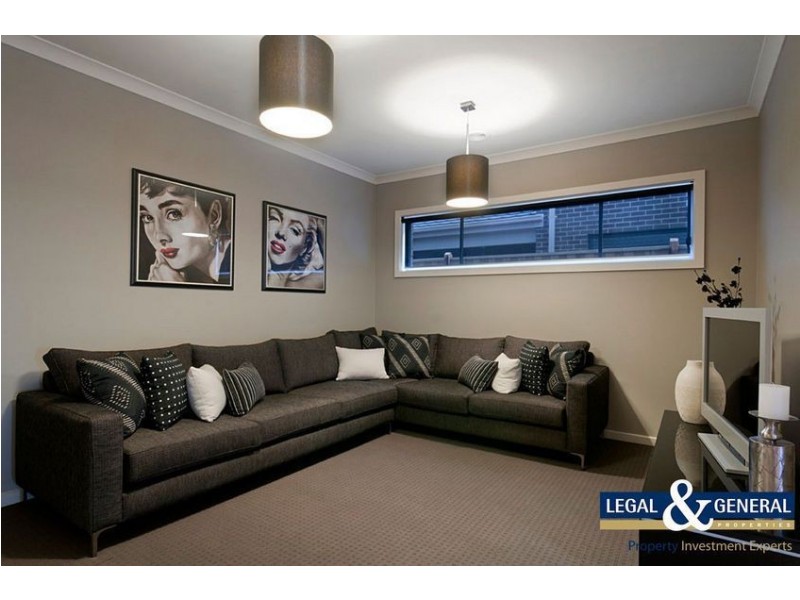 12 Crepe Avenue, Cranbourne West VIC 3977