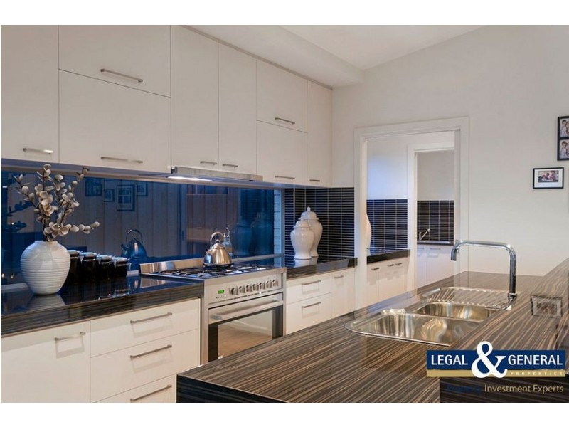 12 Crepe Avenue, Cranbourne West VIC 3977