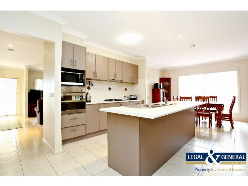 8 Kirrabilli Parade, Berwick VIC 3806