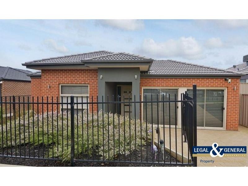 18 Villella Drive, Pakenham VIC 3810