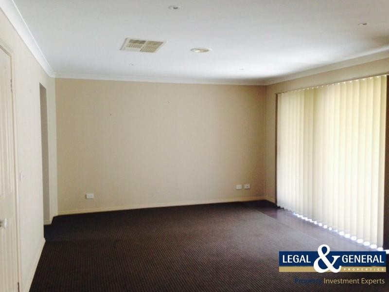 19 Midnight Rise, Cranbourne East VIC 3977