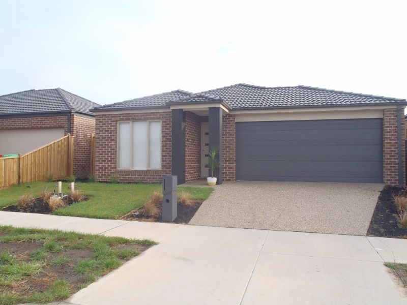 6 Campaspe Street, Clyde North VIC 3978