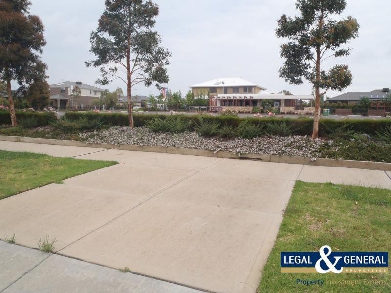 120 Heather Grove, Clyde North VIC 3978