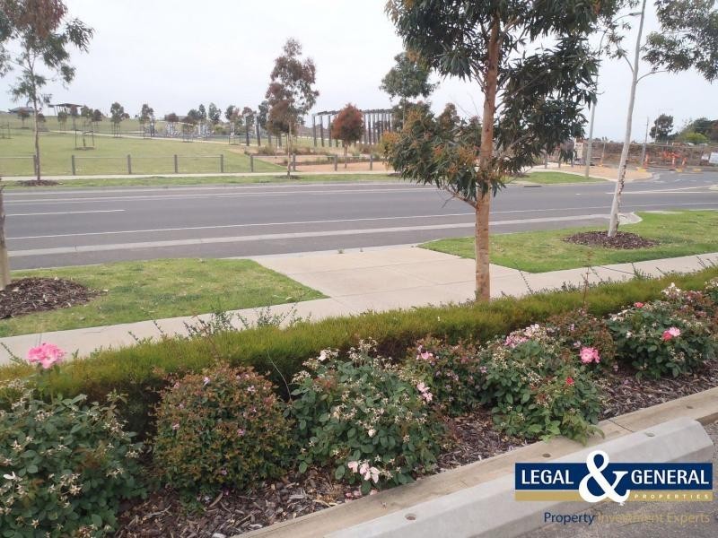 120 Heather Grove, Clyde North VIC 3978