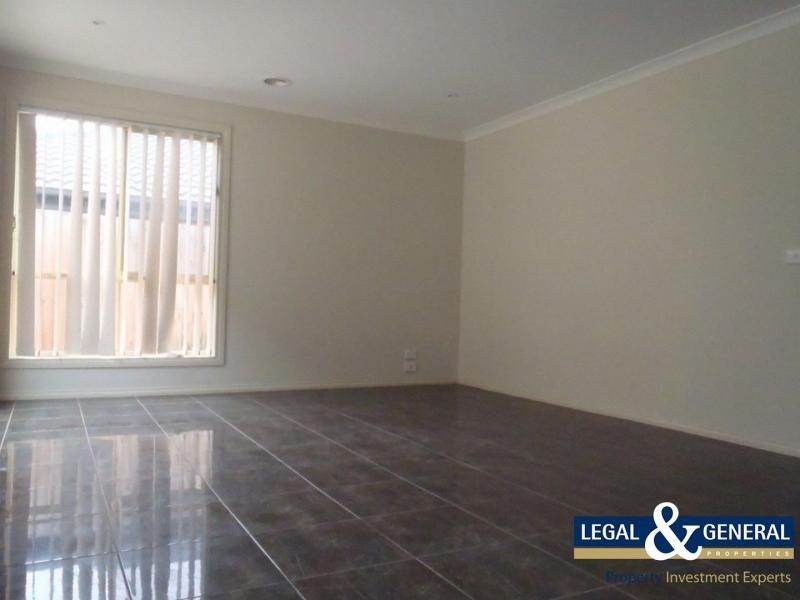 33 Wild Cherry Avenue, Pakenham VIC 3810