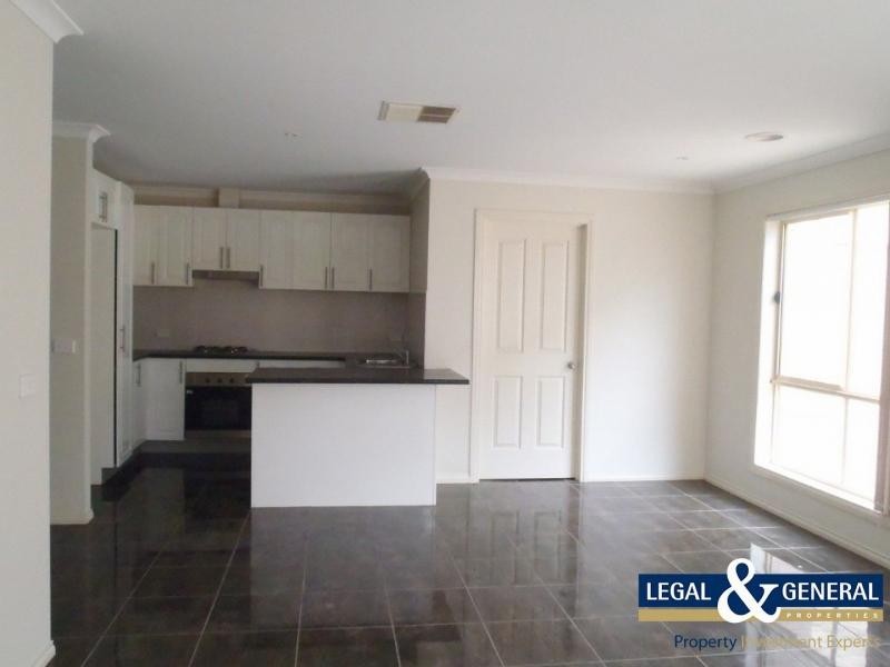 33 Wild Cherry Avenue, Pakenham VIC 3810