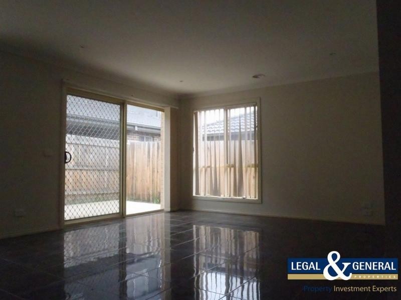 33 Wild Cherry Avenue, Pakenham VIC 3810