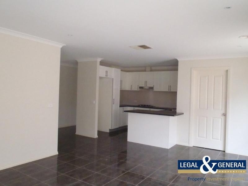 33 Wild Cherry Avenue, Pakenham VIC 3810