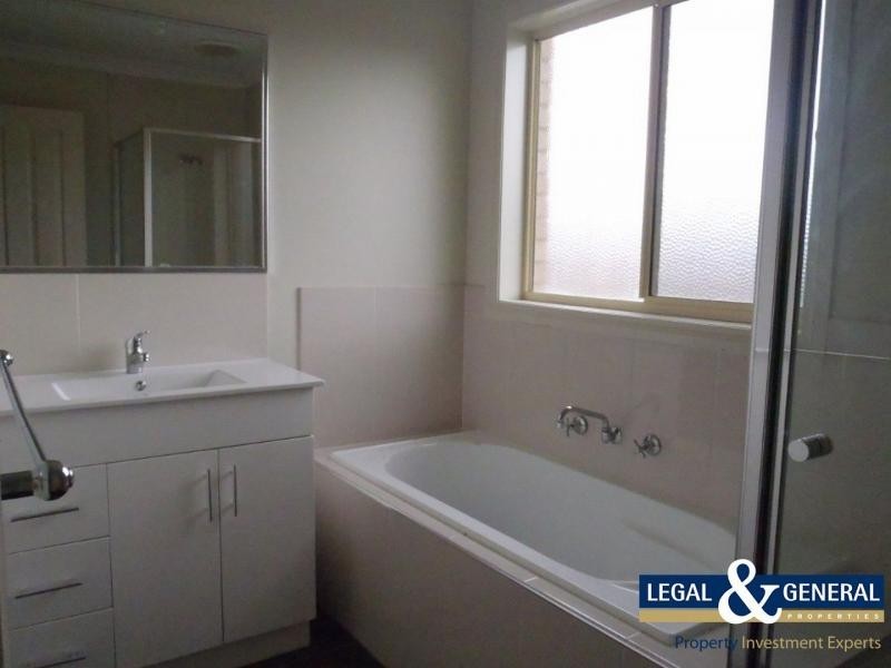 33 Wild Cherry Avenue, Pakenham VIC 3810