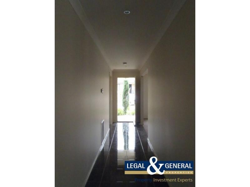 33 Wild Cherry Avenue, Pakenham VIC 3810