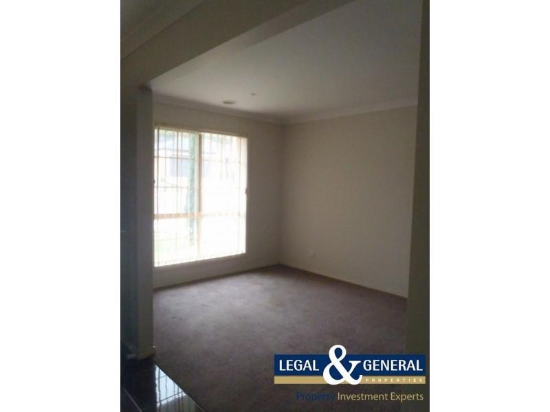 33 Wild Cherry Avenue, Pakenham VIC 3810